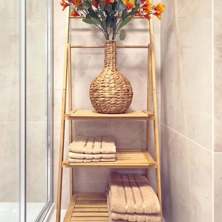Waterloo Apartment *