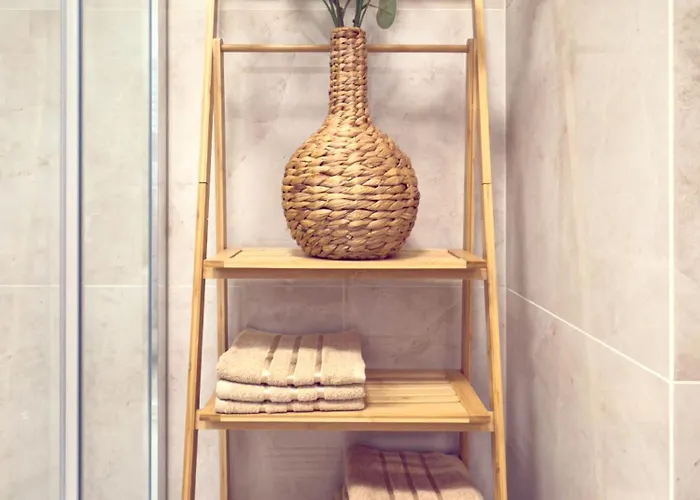 Waterloo Apartment *